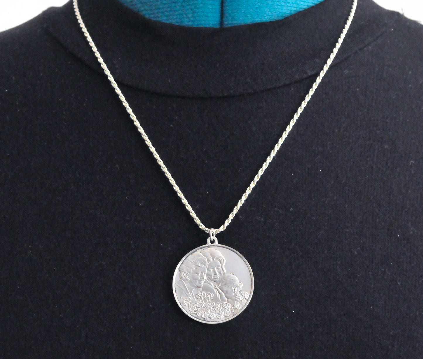 Franklin Mint 1972 Generational Mother's Day Necklace