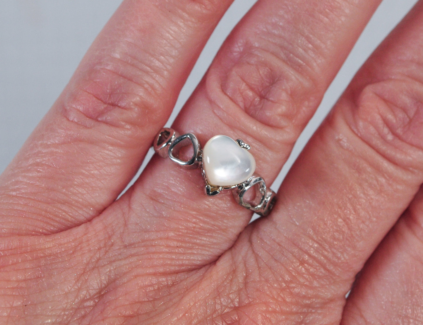 925 Sterling Silver Mother of Pearl Heart Ring