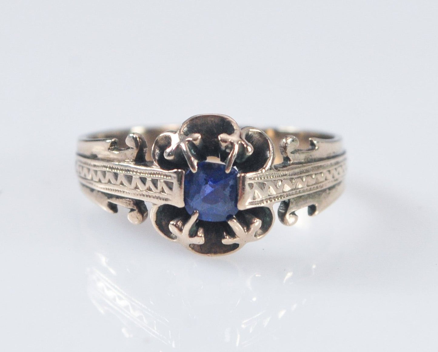 Antique Gold Sapphire Ring