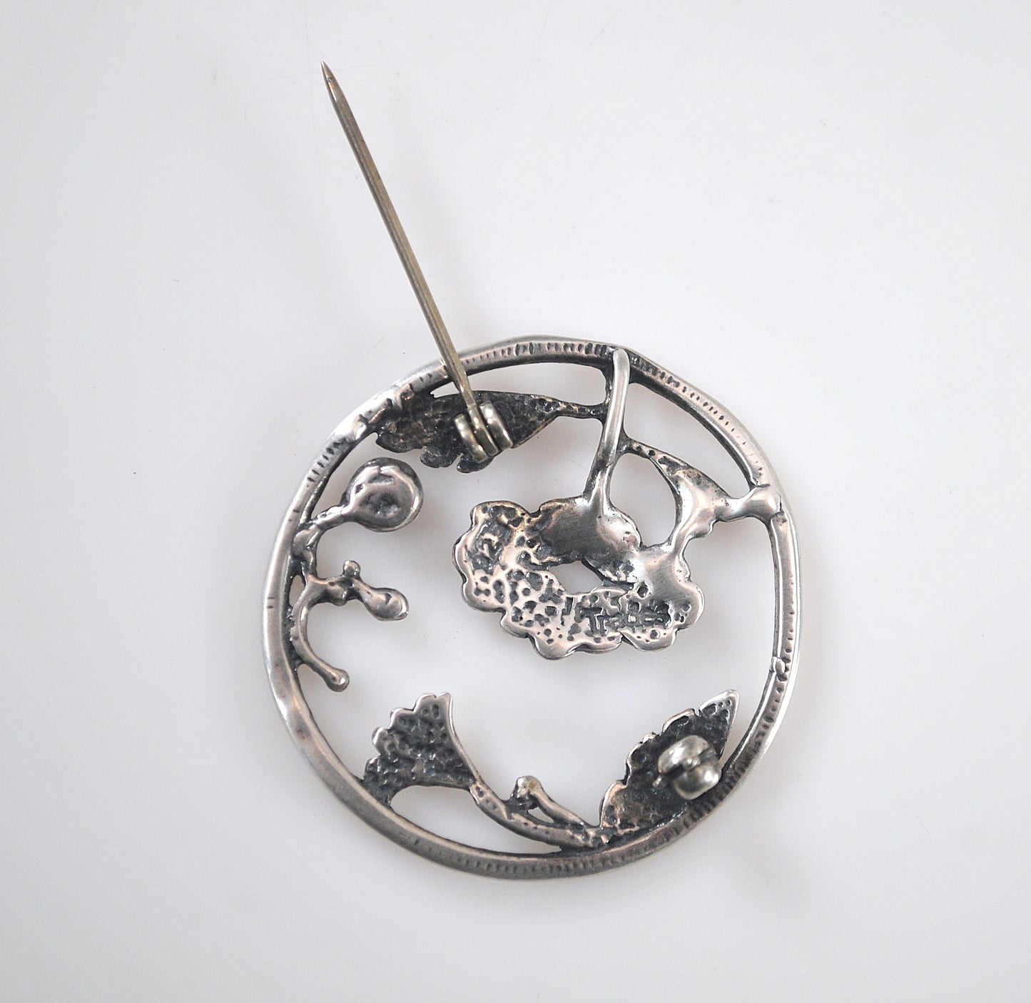 TRADES 925 Sterling Silver Round Flower Brooch Pendant