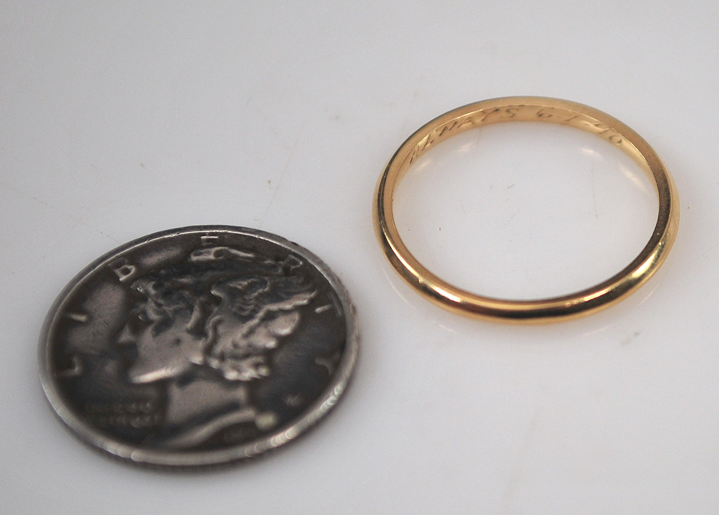 Narrow Vintage 14K Gold Wedding Band Ring