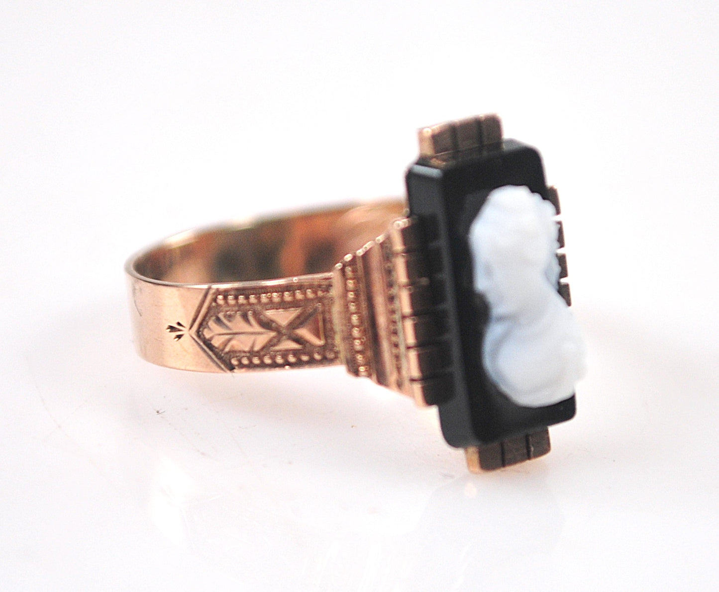 Antique Victorian Gold Hardstone Cameo Ring