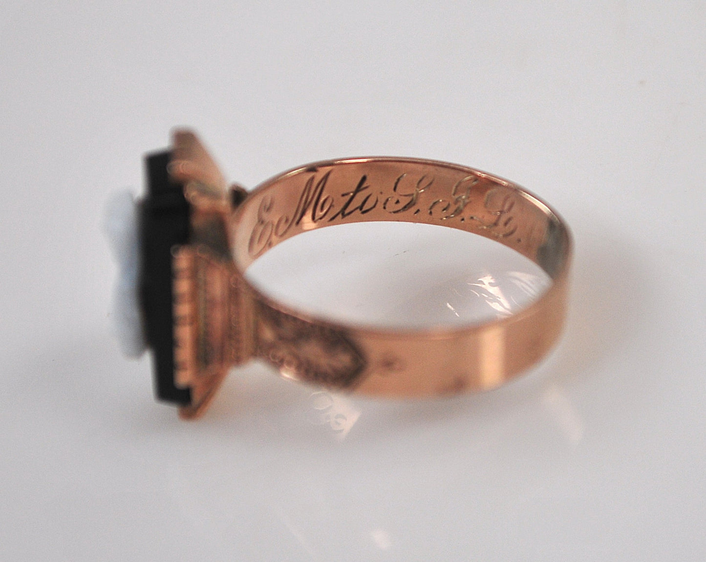 Antique Victorian Gold Hardstone Cameo Ring