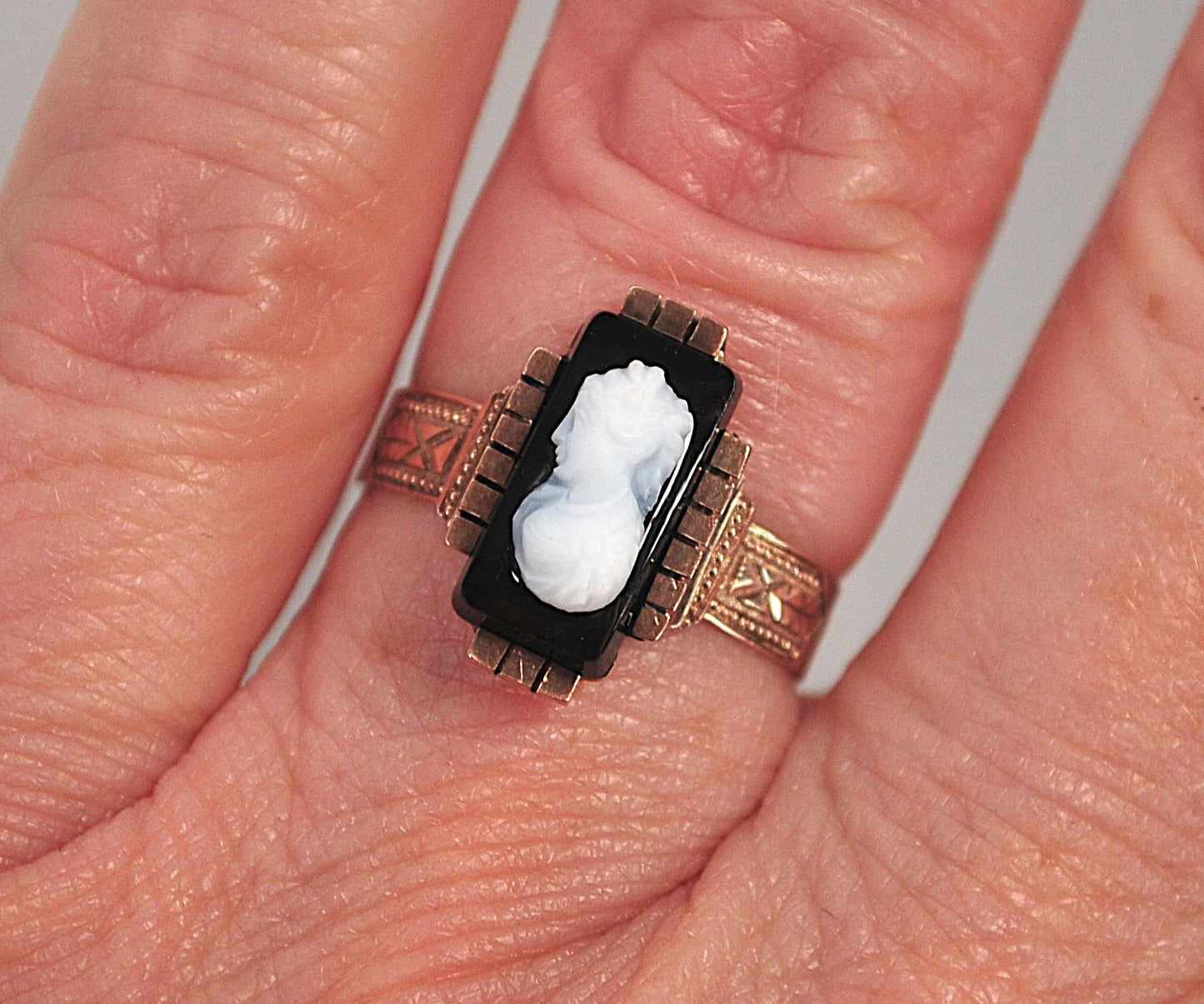 Antique Victorian Gold Hardstone Cameo Ring
