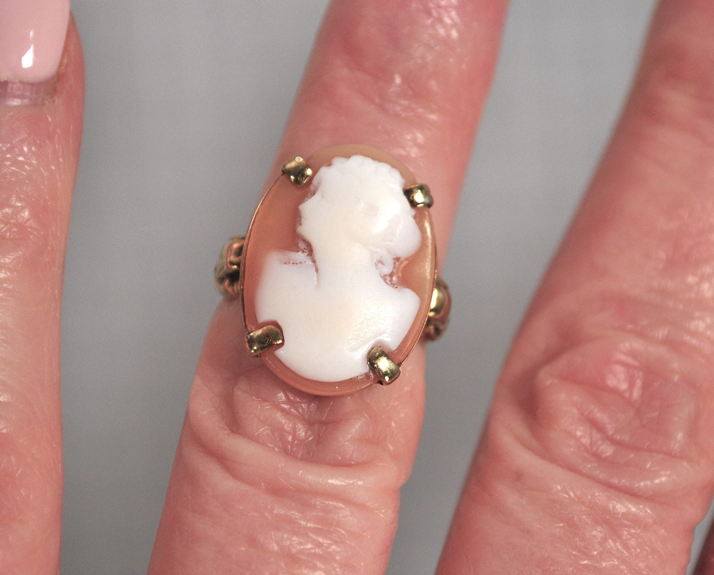 Vintage 14K Gold Carved Shell Cameo Ring, Size 4 1/2