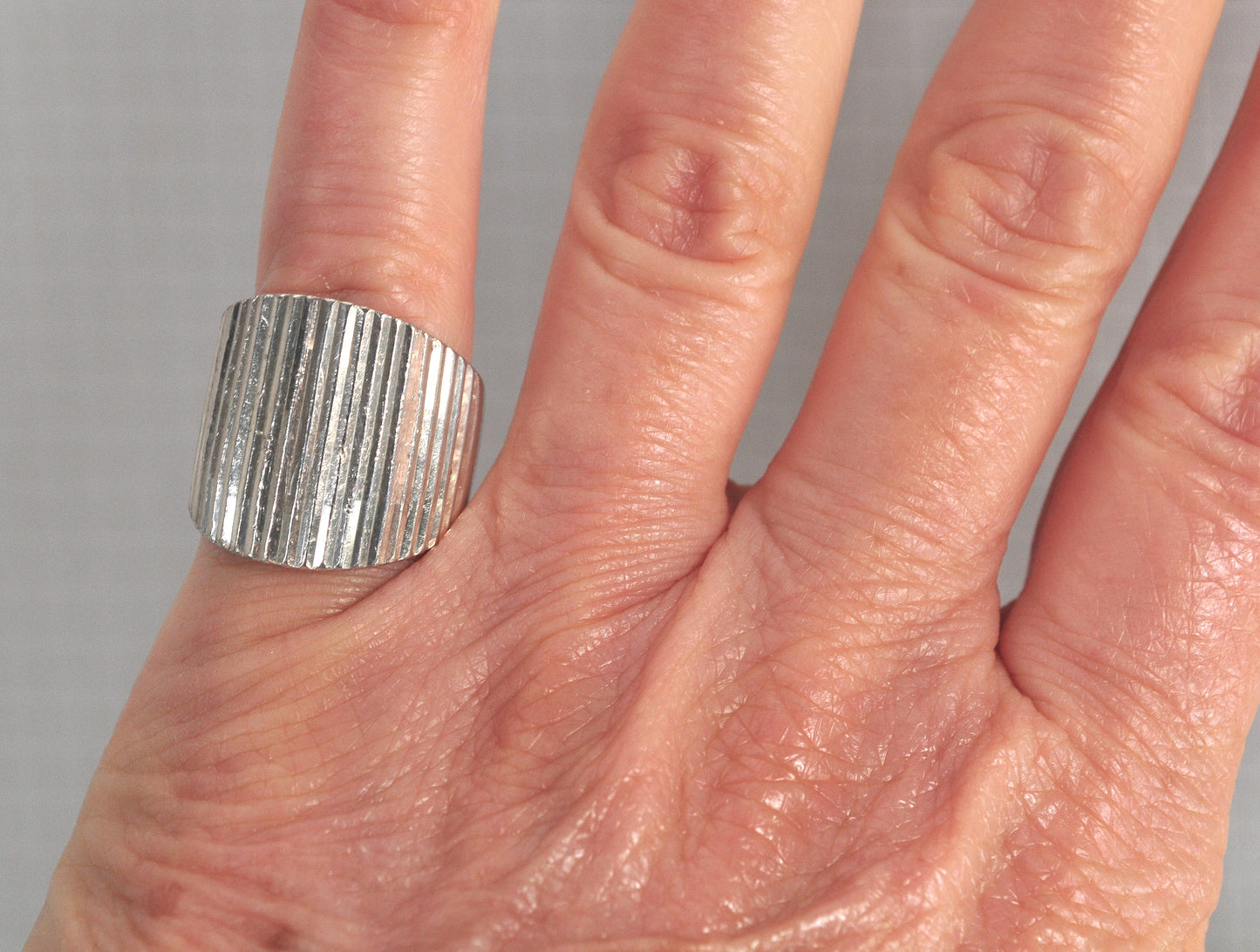 925 Sterling Silver Sparkly Wide Ribbed Sterling Silver Band Ring
