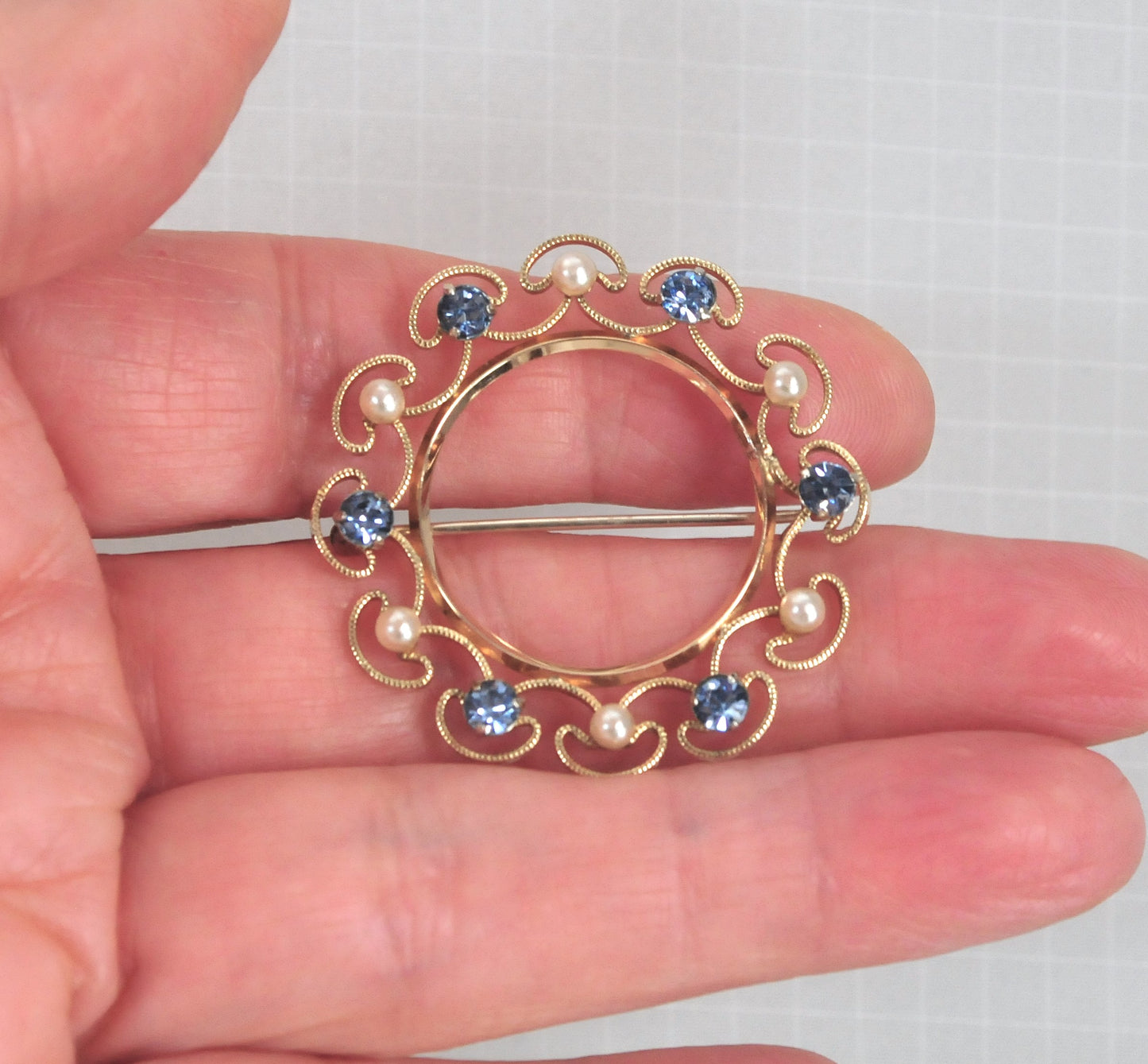 Vintage Krementz Gold Filled Circle Brooch