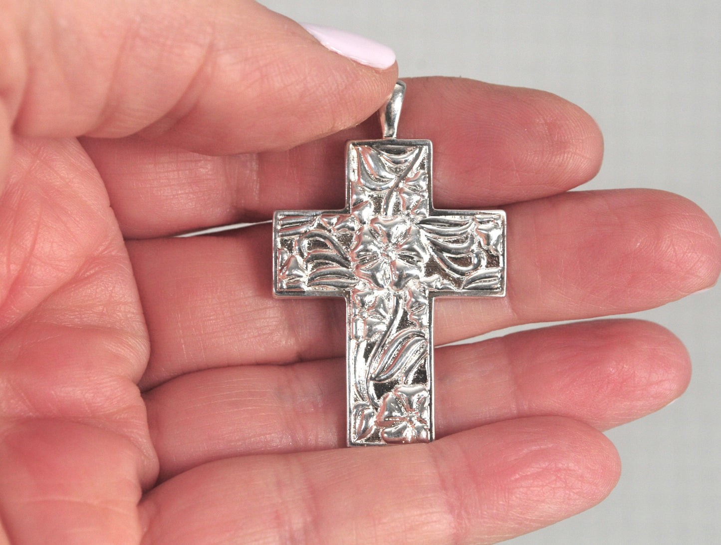 Chateau D'Argent Sterling Silver Serenity Floral Cross Pendant