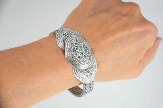 Thailand 925 Double Braided Wheat Bracelet With Repousse Floral Plate
