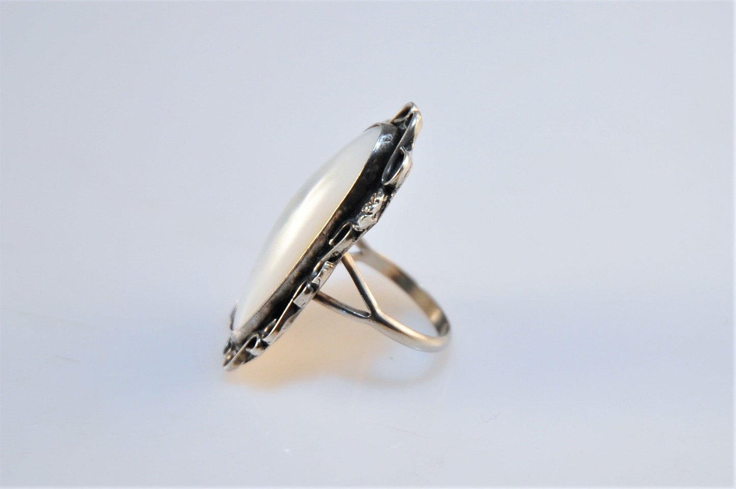1 1/2 Inch Long Native American Sterling Silver Mother of Pearl Ring Size 5 1/4 - silvervintagejewelry
