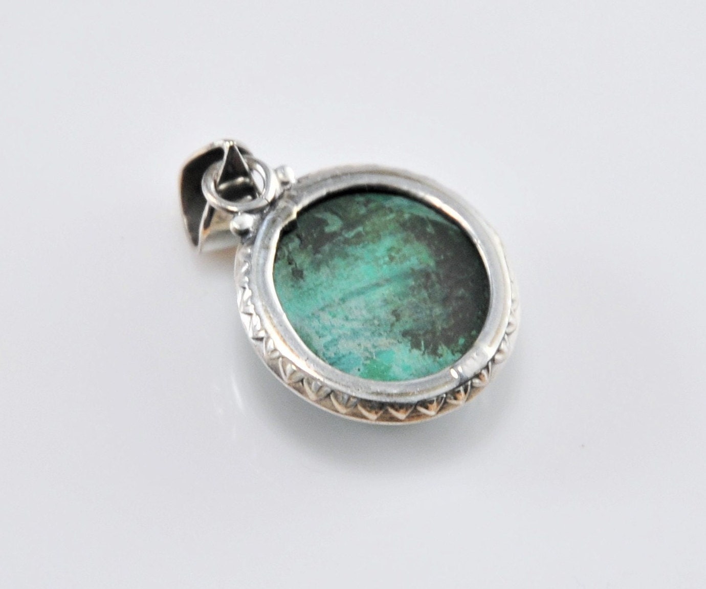 Round Sterling Silver Malachite Pendant - silvervintagejewelry