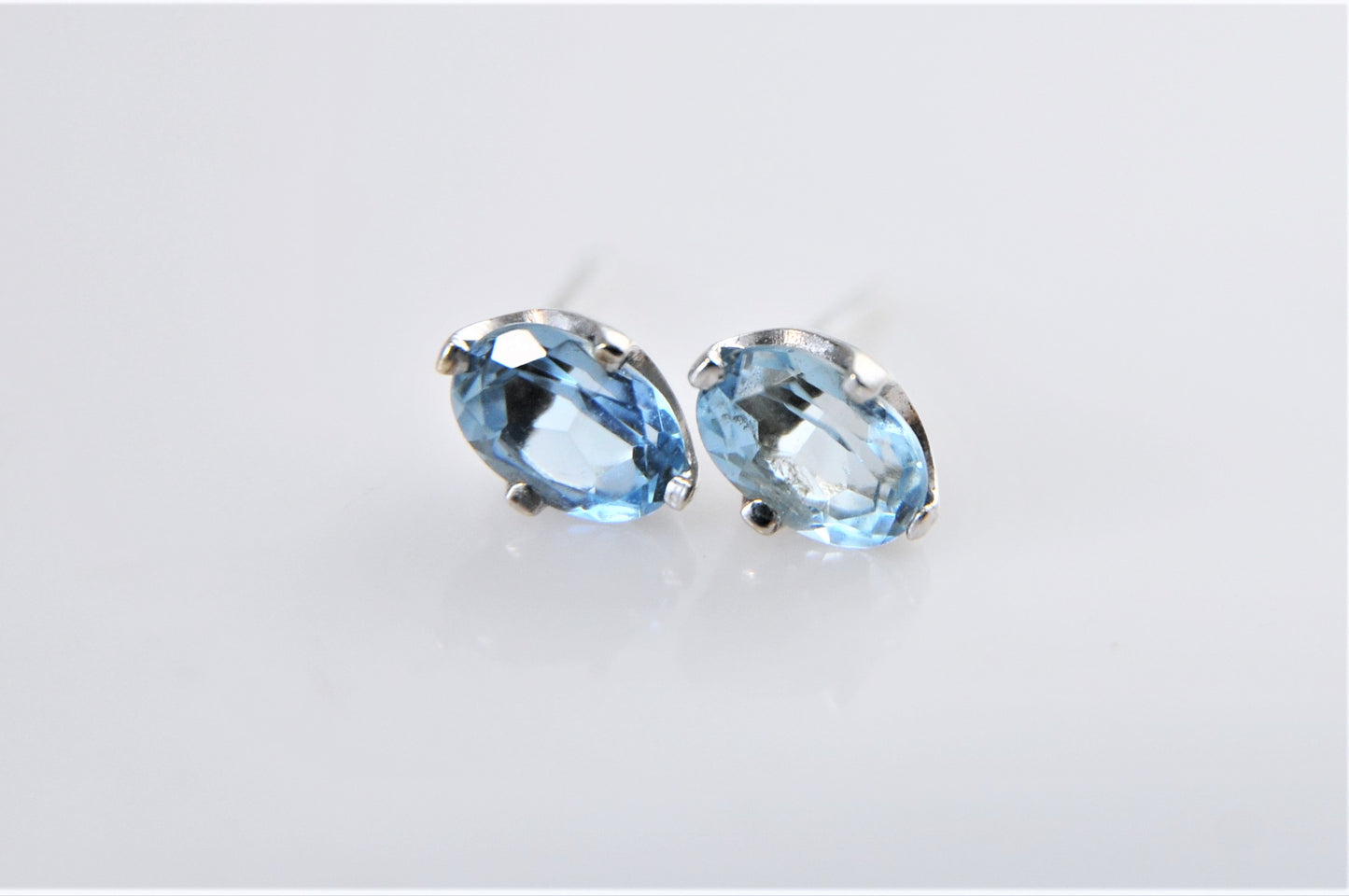 SMALL Vintage 14K White Gold Aquamarine Stud Earrings