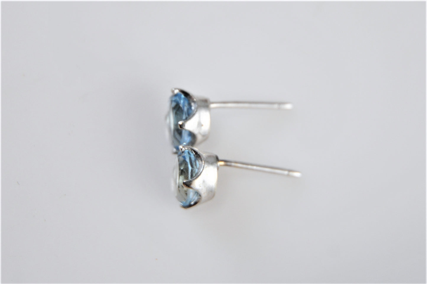 SMALL Vintage 14K White Gold Aquamarine Stud Earrings