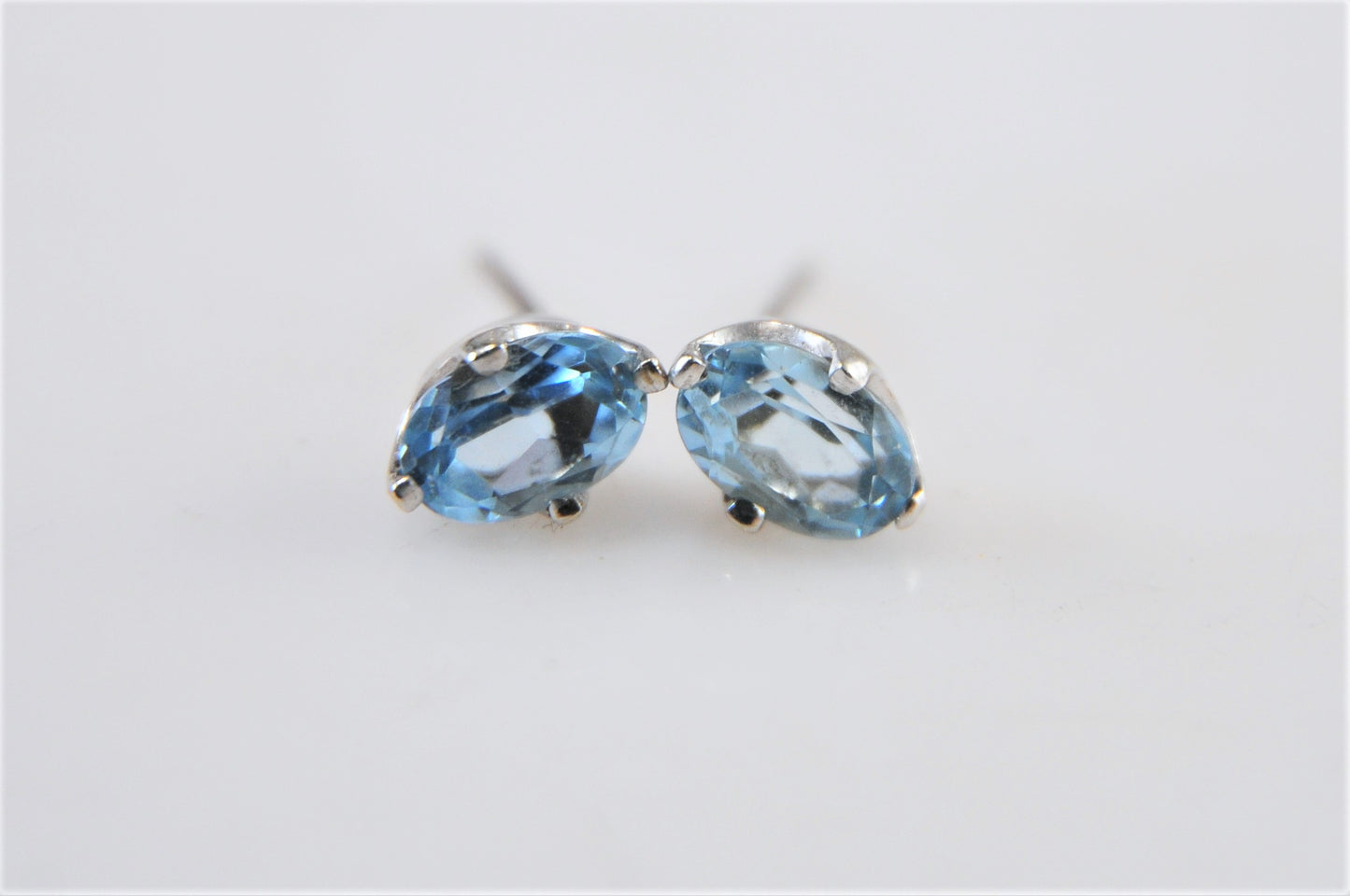 SMALL Vintage 14K White Gold Aquamarine Stud Earrings