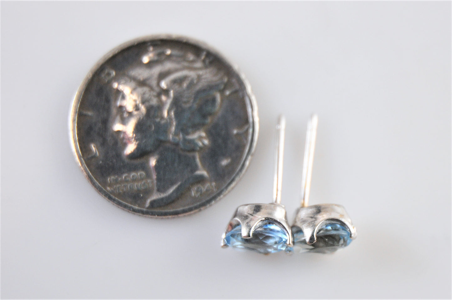 SMALL Vintage 14K White Gold Aquamarine Stud Earrings