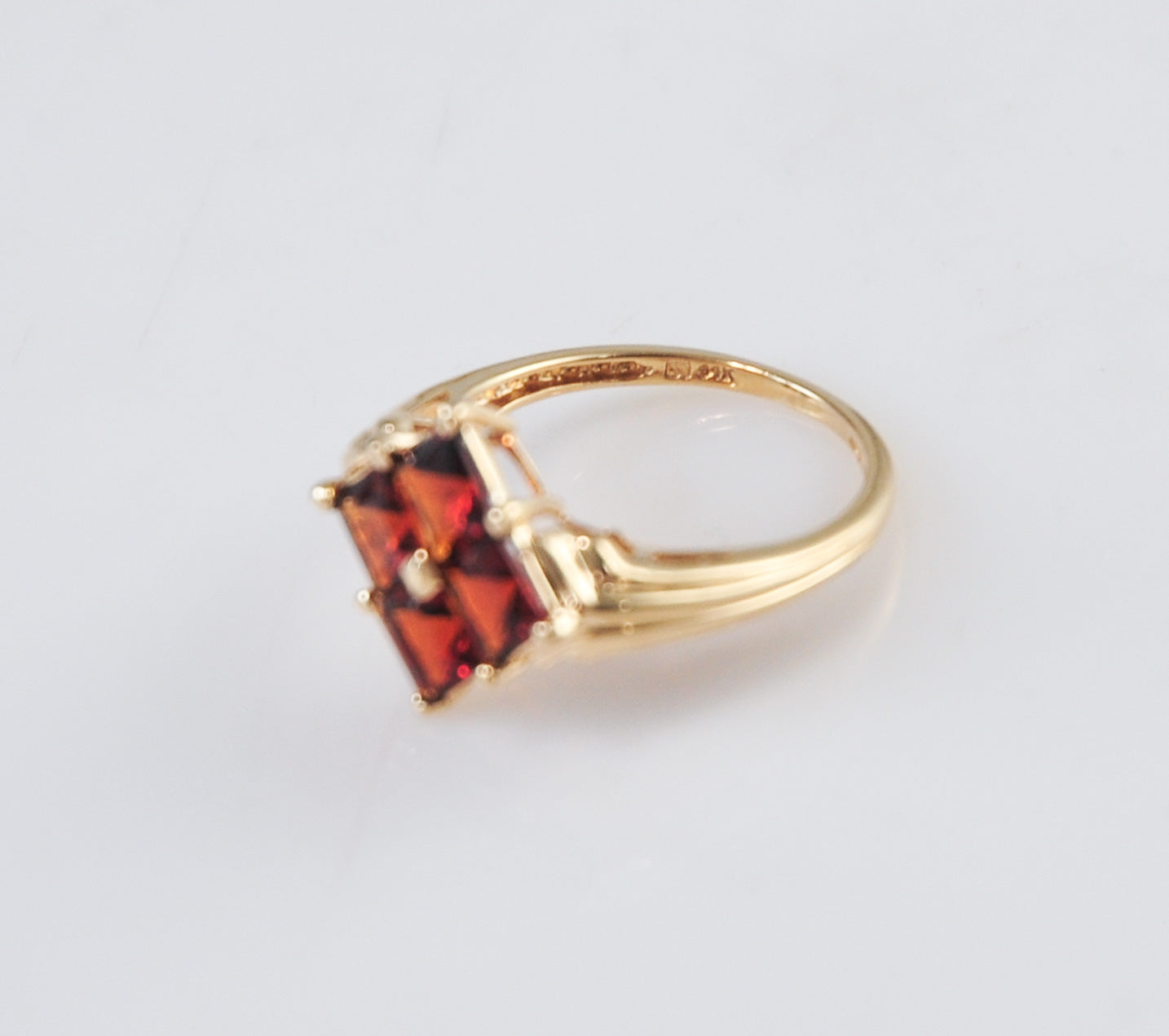 Designer 14K Gold Garnet Ring Size 8 1/4