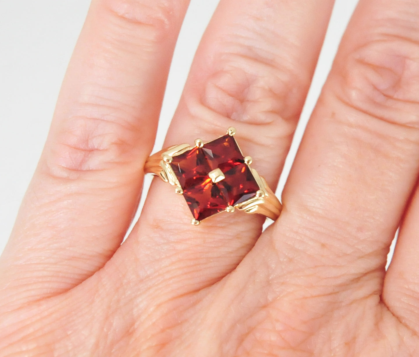 Designer 14K Gold Garnet Ring Size 8 1/4