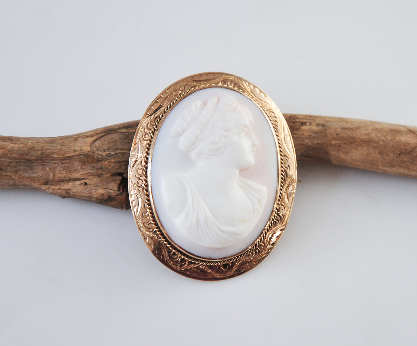 Large Antique 10K Gold Carved Pink Cameo Brooch Pendant