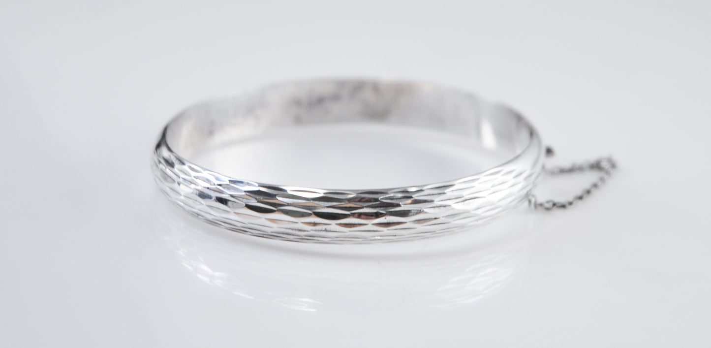 Vintage Sterling Silver Diamond Cut Hinged Bangle Bracelet