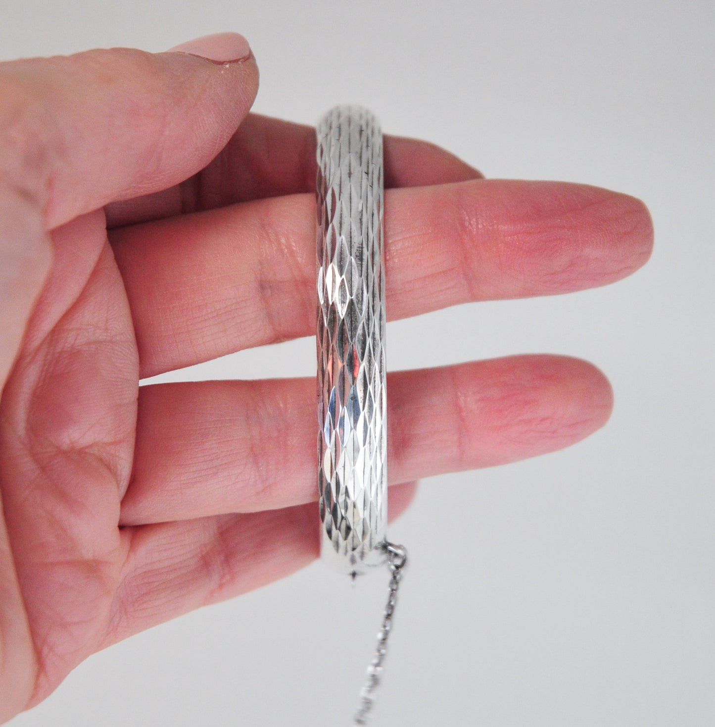 Vintage Sterling Silver Diamond Cut Hinged Bangle Bracelet