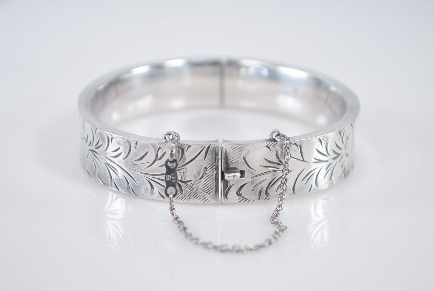 Vintage UK Signed Sterling Silver Flower Engraved Hinged Bangle Bracelet