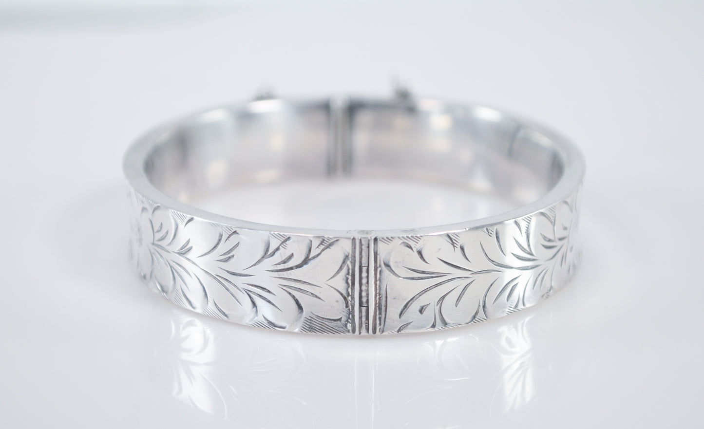 Vintage UK Signed Sterling Silver Flower Engraved Hinged Bangle Bracelet