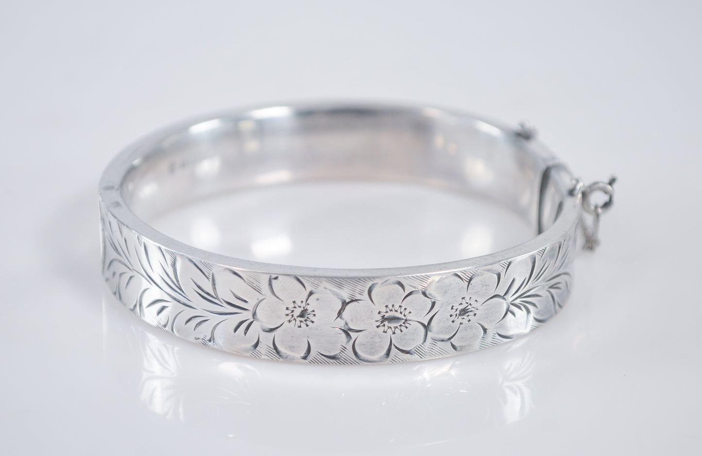 Vintage UK Signed Sterling Silver Flower Engraved Hinged Bangle Bracelet