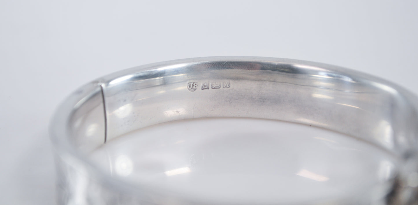 Vintage UK Signed Sterling Silver Flower Engraved Hinged Bangle Bracelet