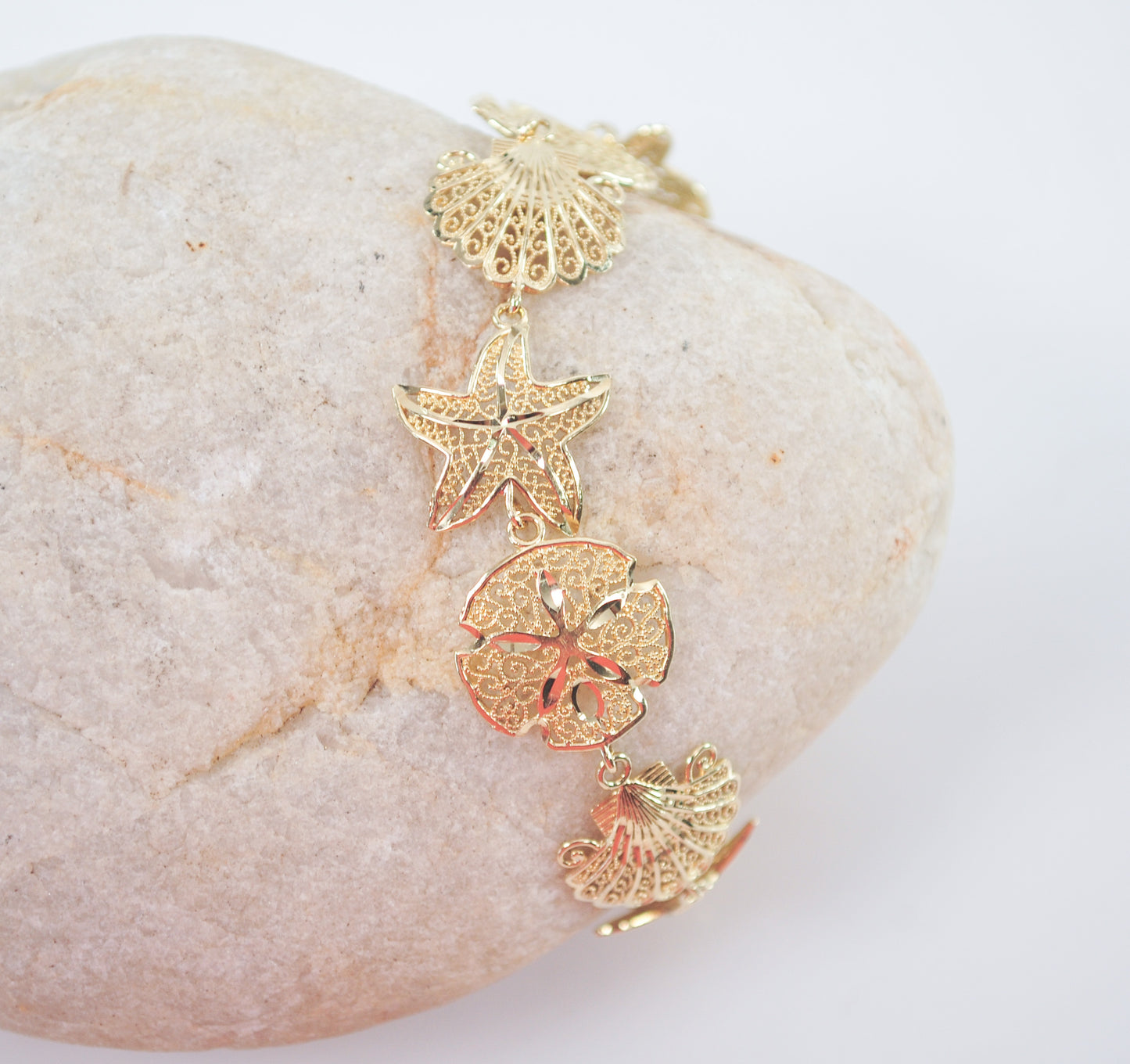 Vintage Signed 14K Gold Shell Starfish Bracelet