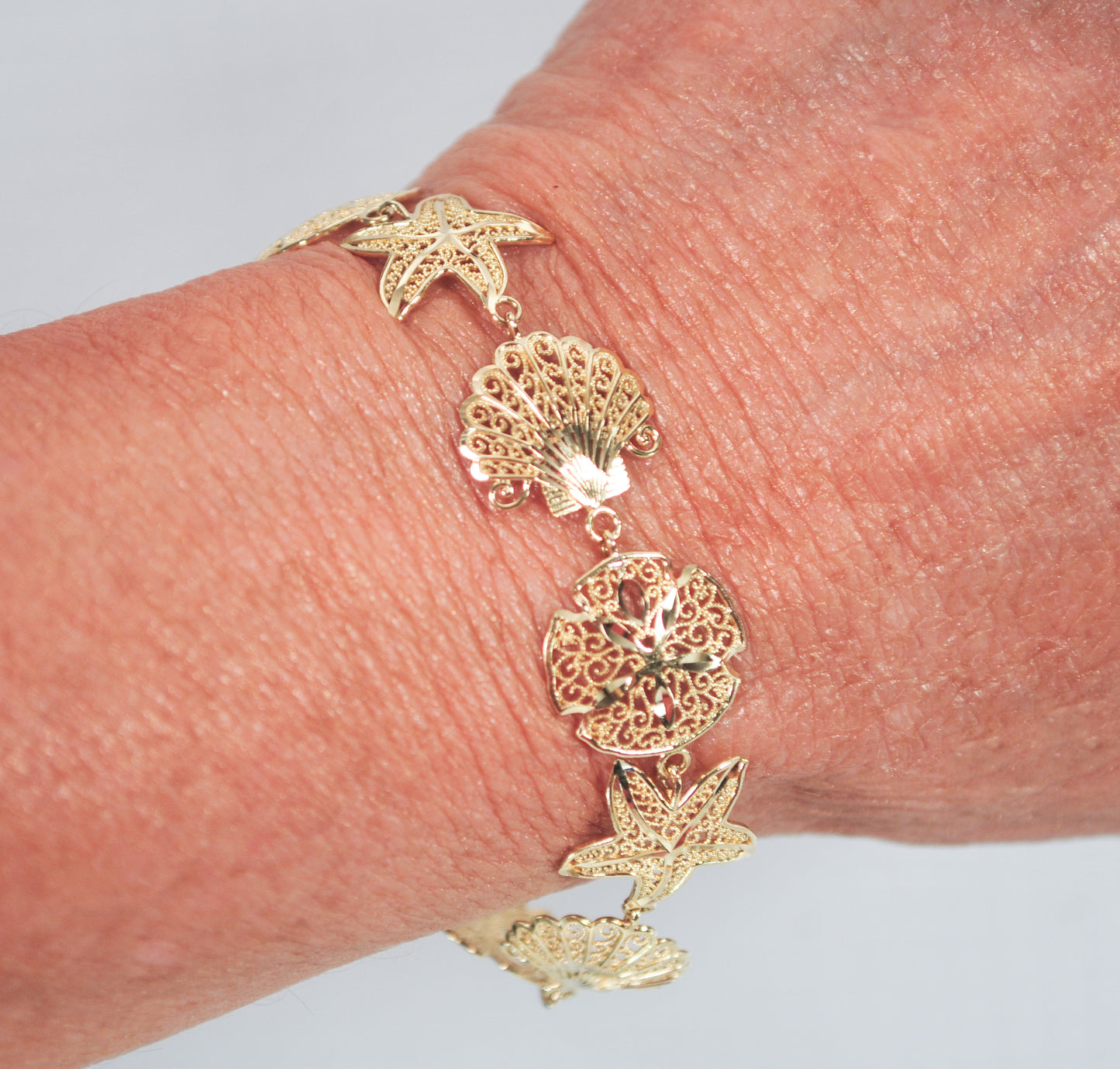 Vintage Signed 14K Gold Shell Starfish Bracelet