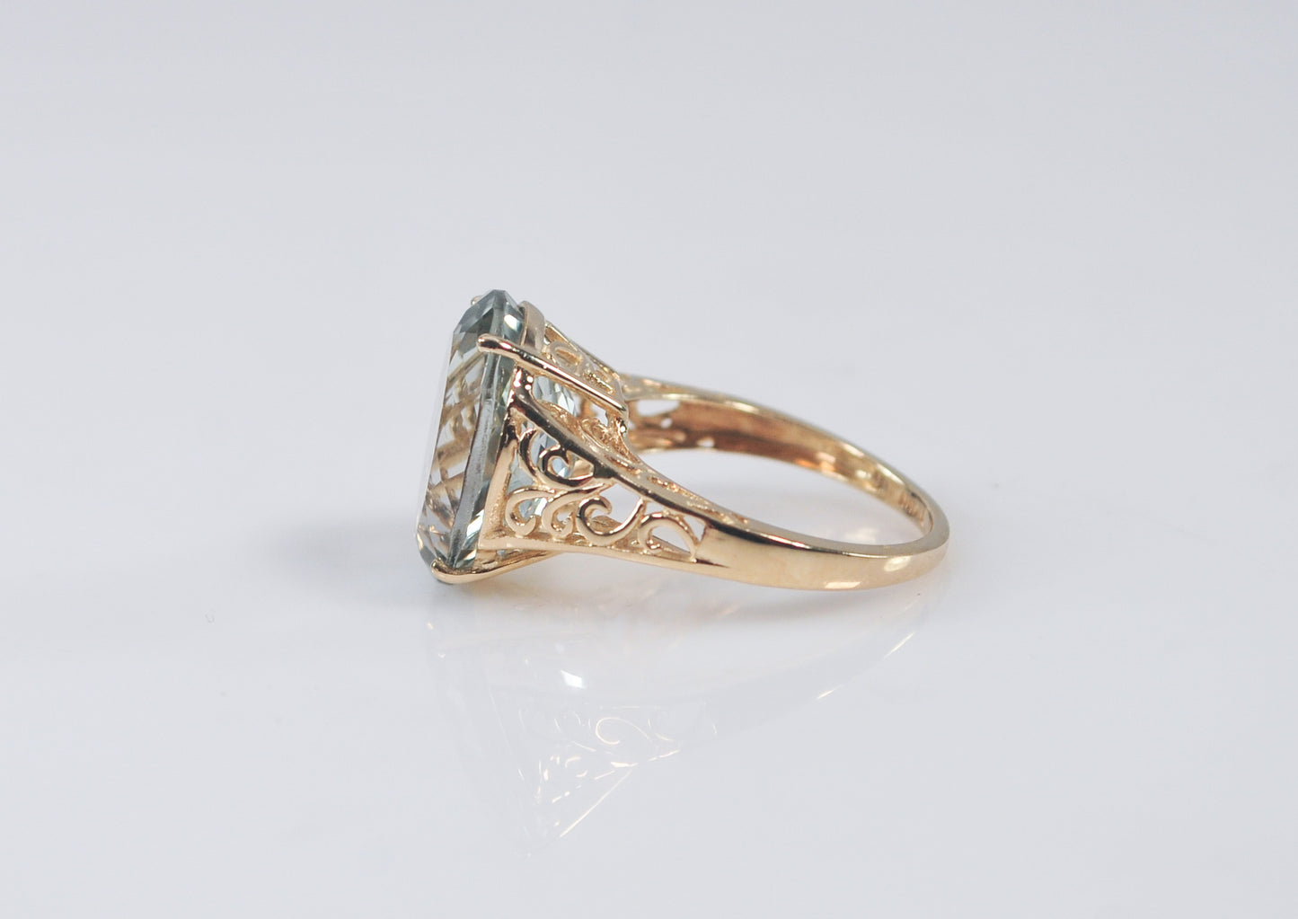 10K Gold Green Amethyst Ring