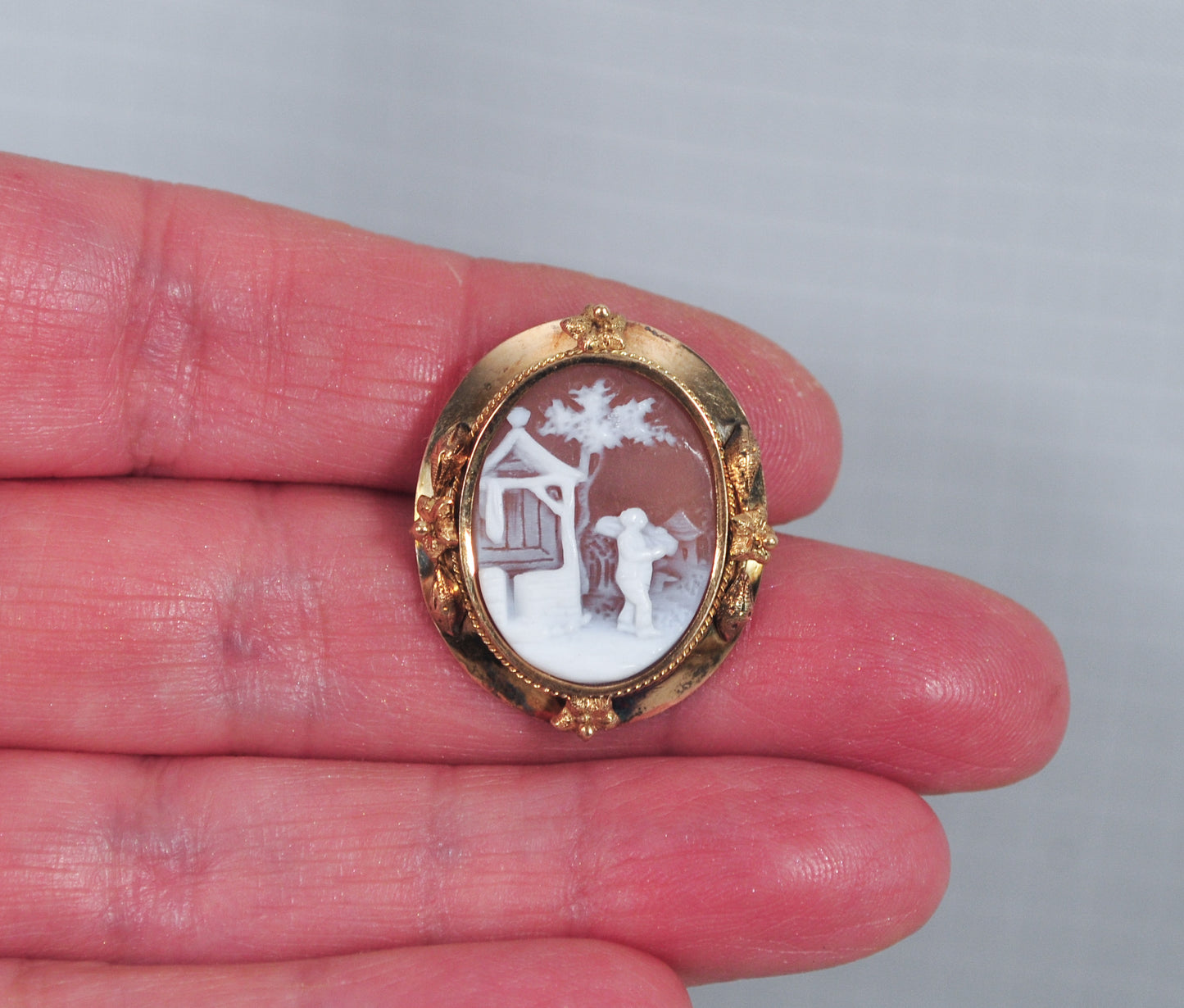 Small Antique 10K Gold Carved Shell Scenic Cameo Brooch