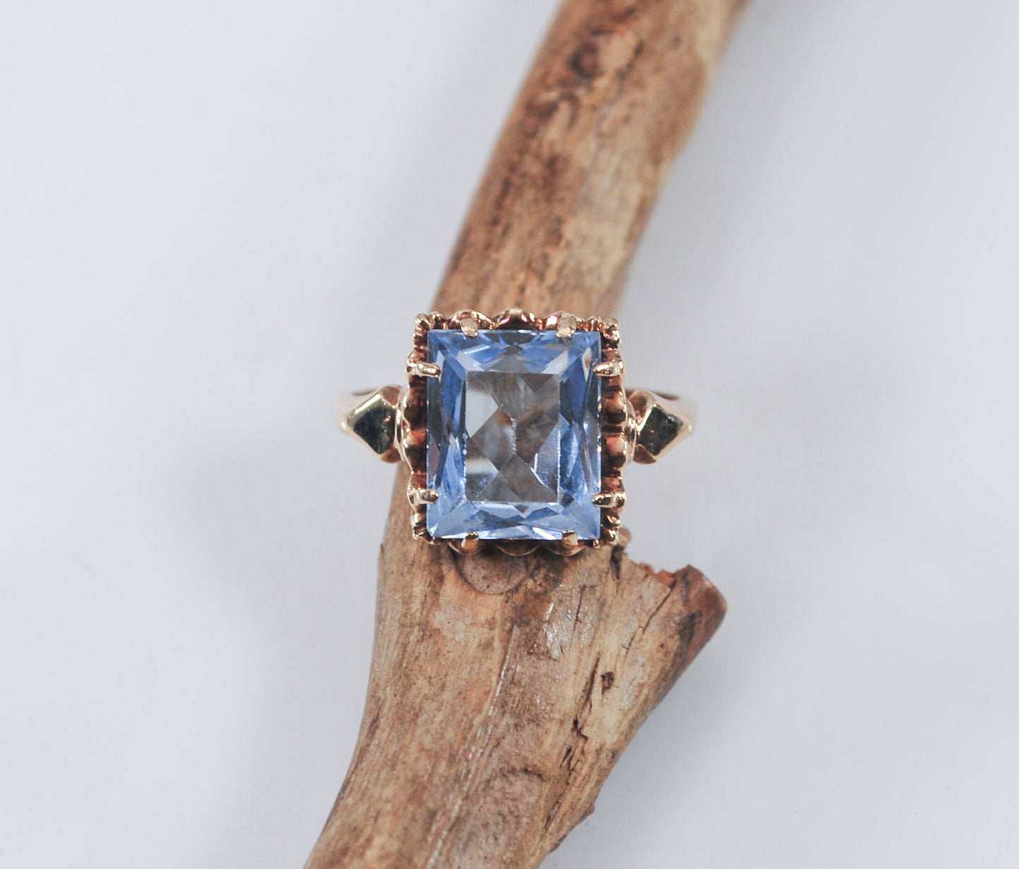 Vintage 10K Gold Blue Spinel Ring