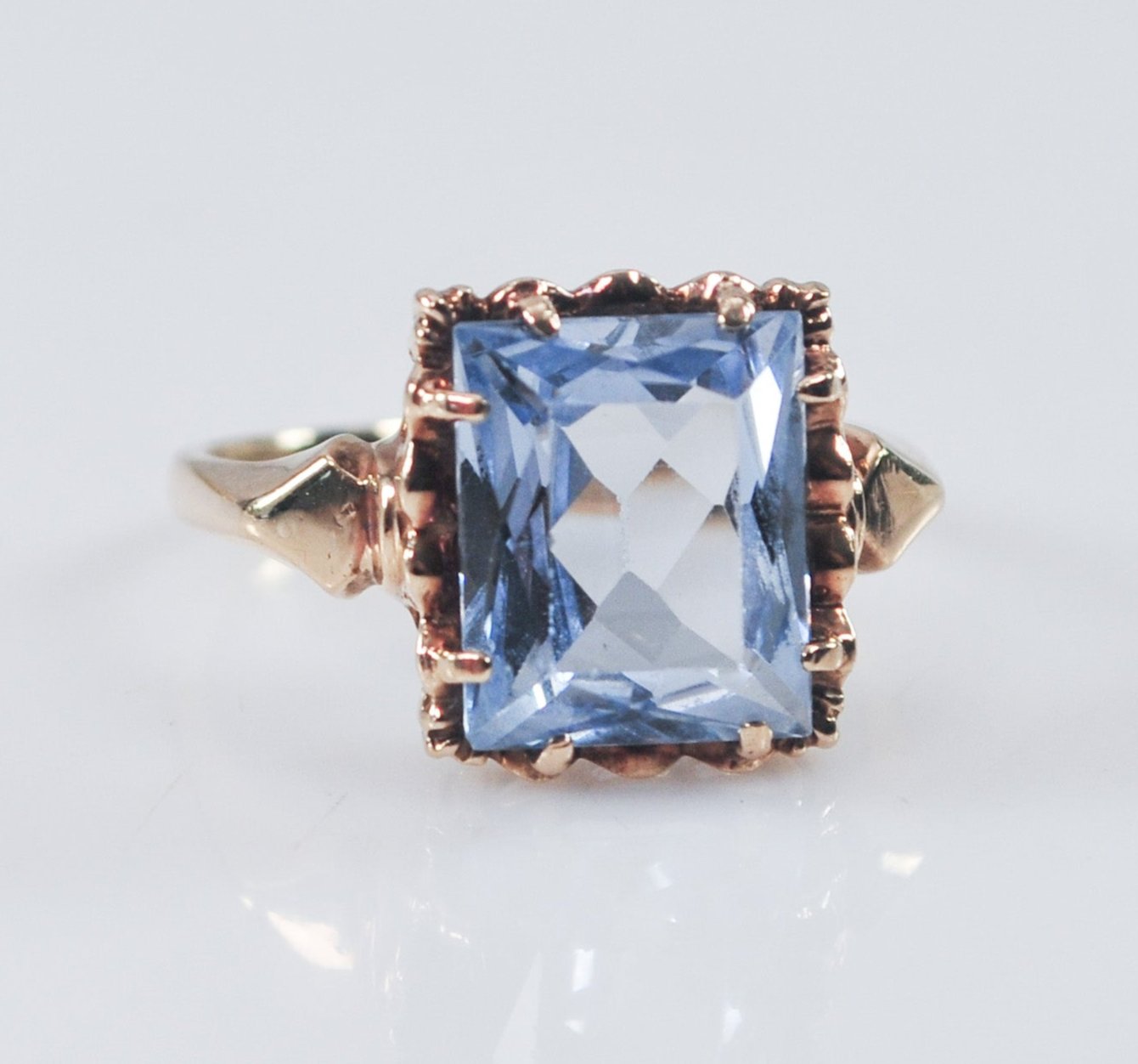 Vintage 10K Gold Blue Spinel Ring