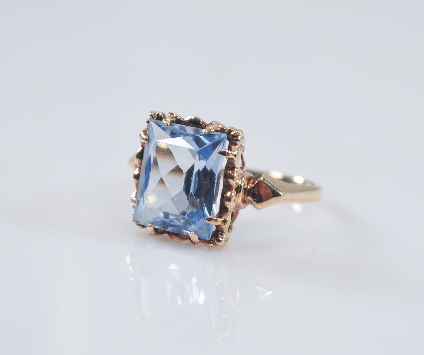 Vintage 10K Gold Blue Spinel Ring