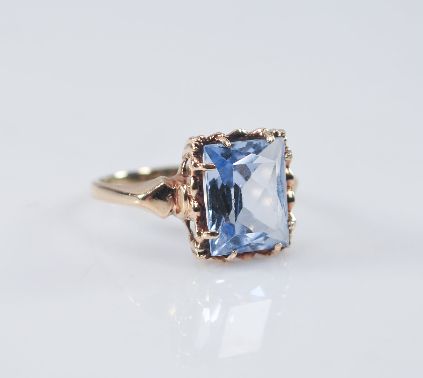 Vintage 10K Gold Blue Spinel Ring