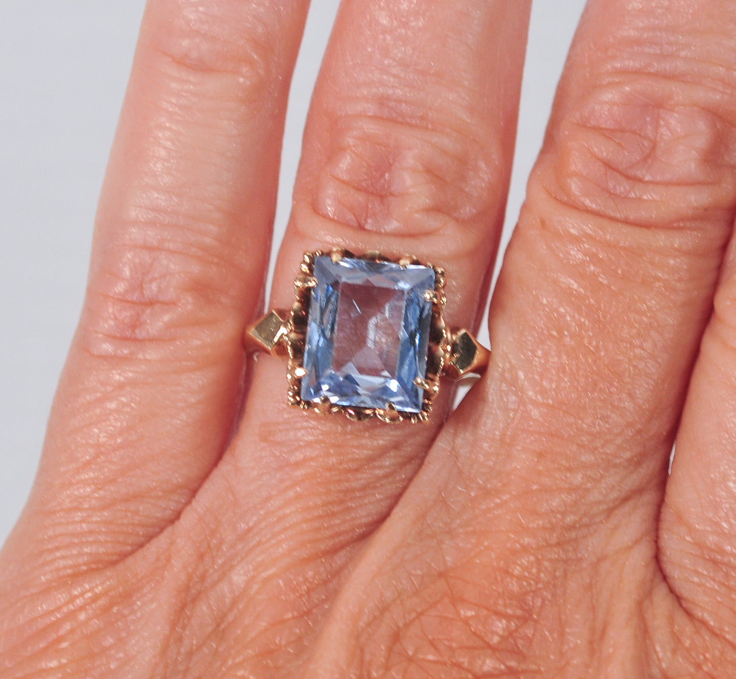 Vintage 10K Gold Blue Spinel Ring