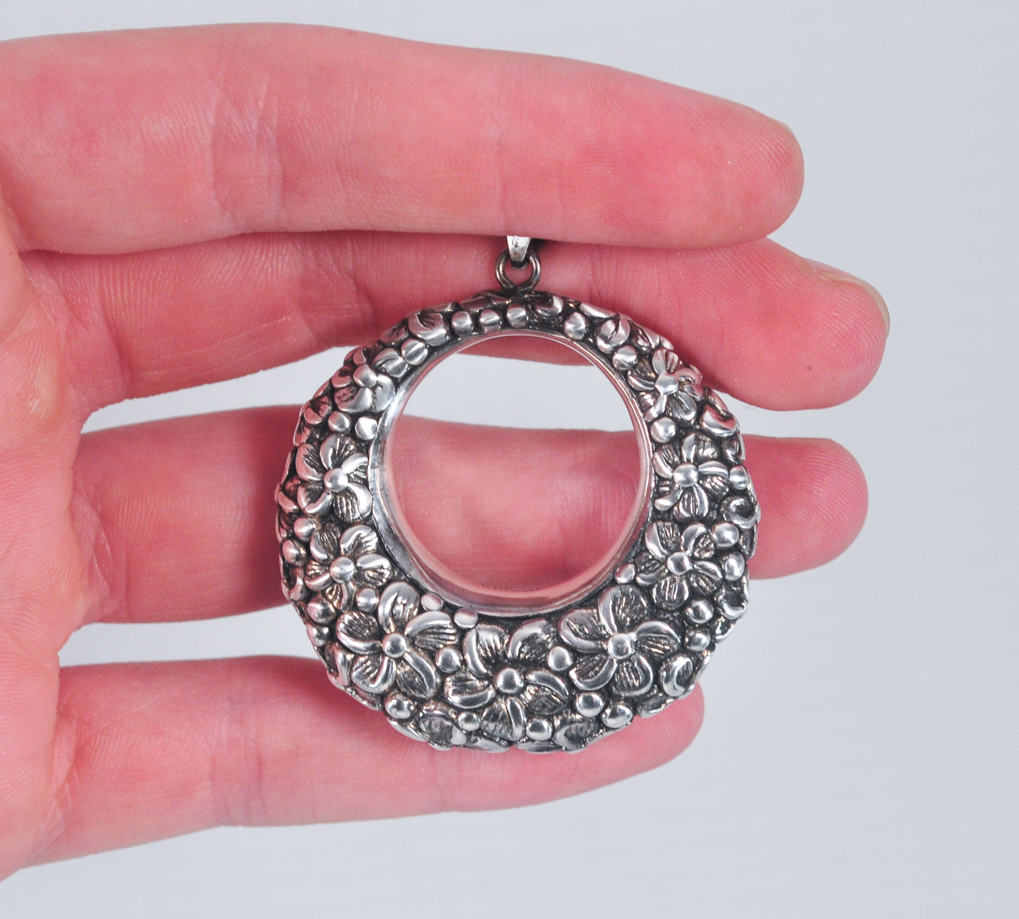 Thailand 925 Sterling Silver Floral Puffed Circle Pendant