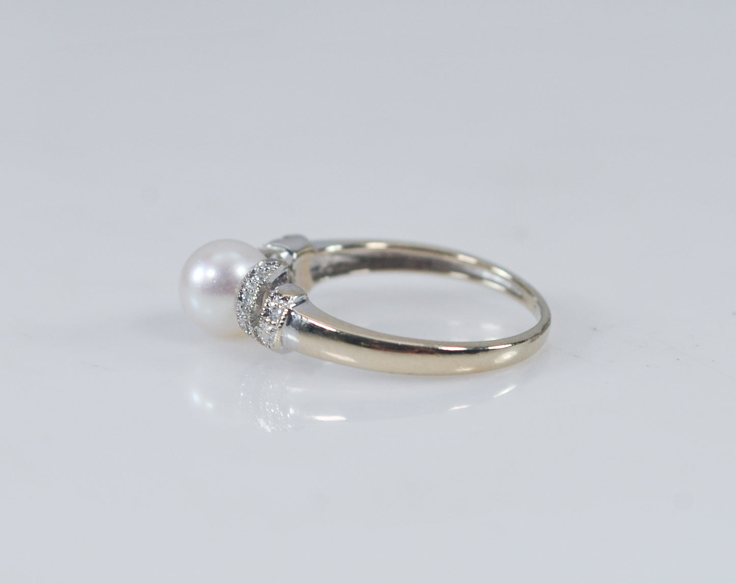 Vintage 10K White Gold Pearl Diamond Ring