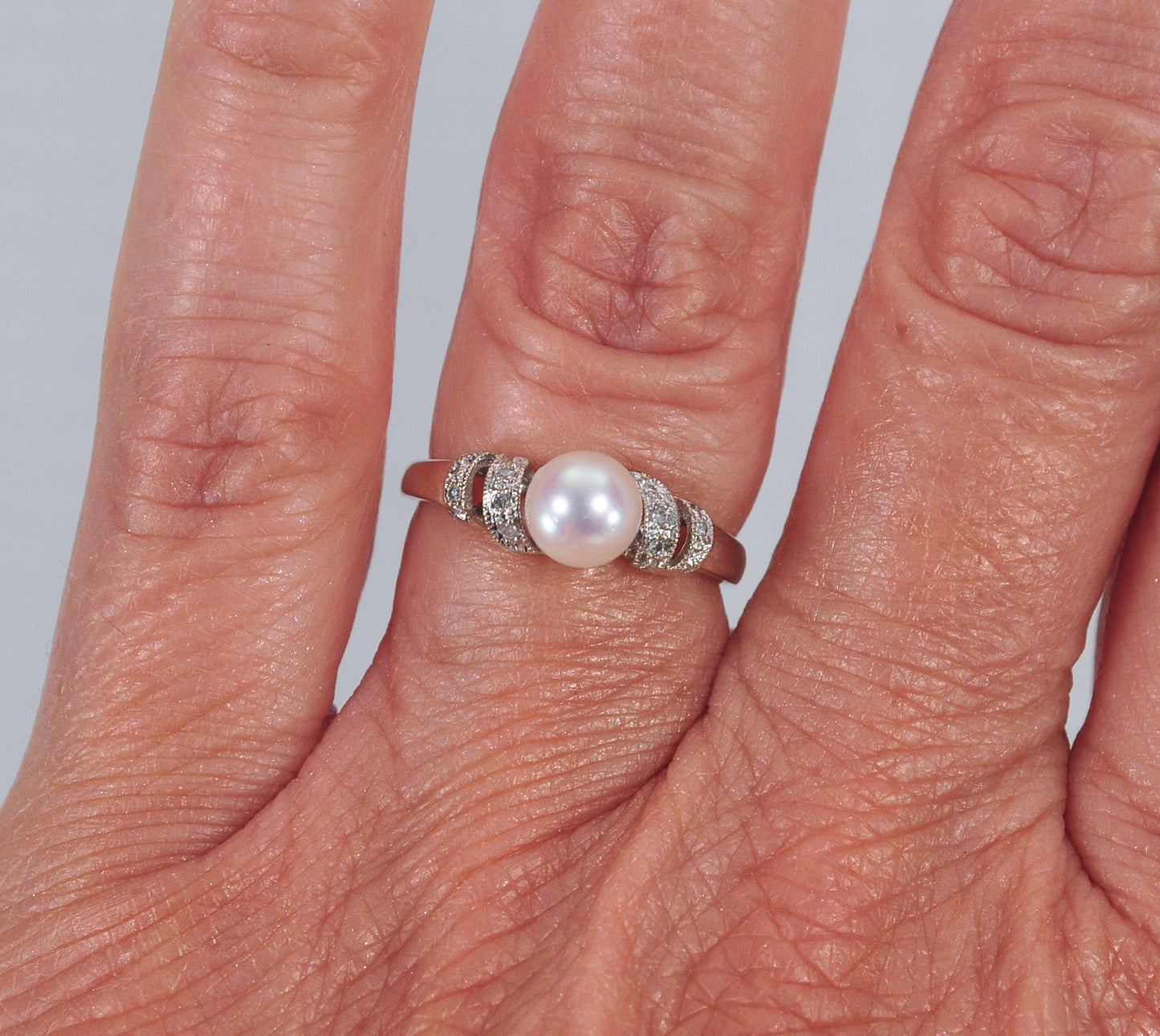 Vintage 10K White Gold Pearl Diamond Ring