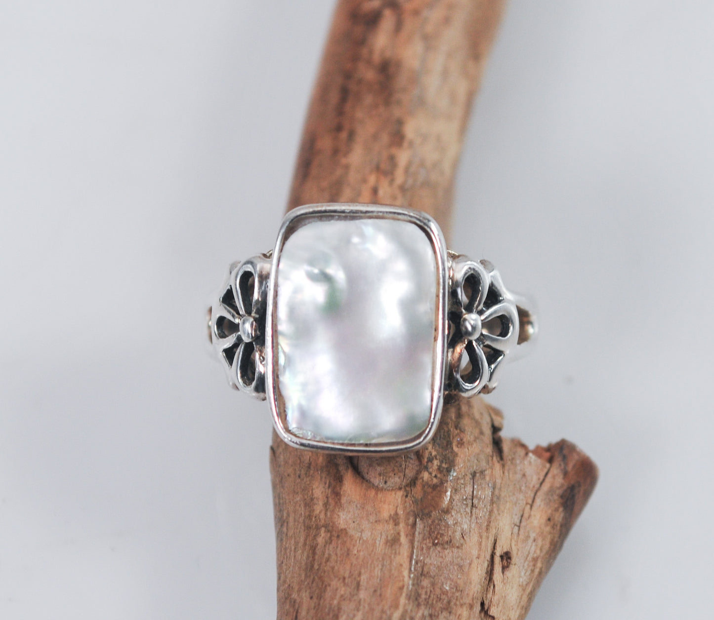 Designer Thailand 925 Sterling Silver Mother of Pearl Ring