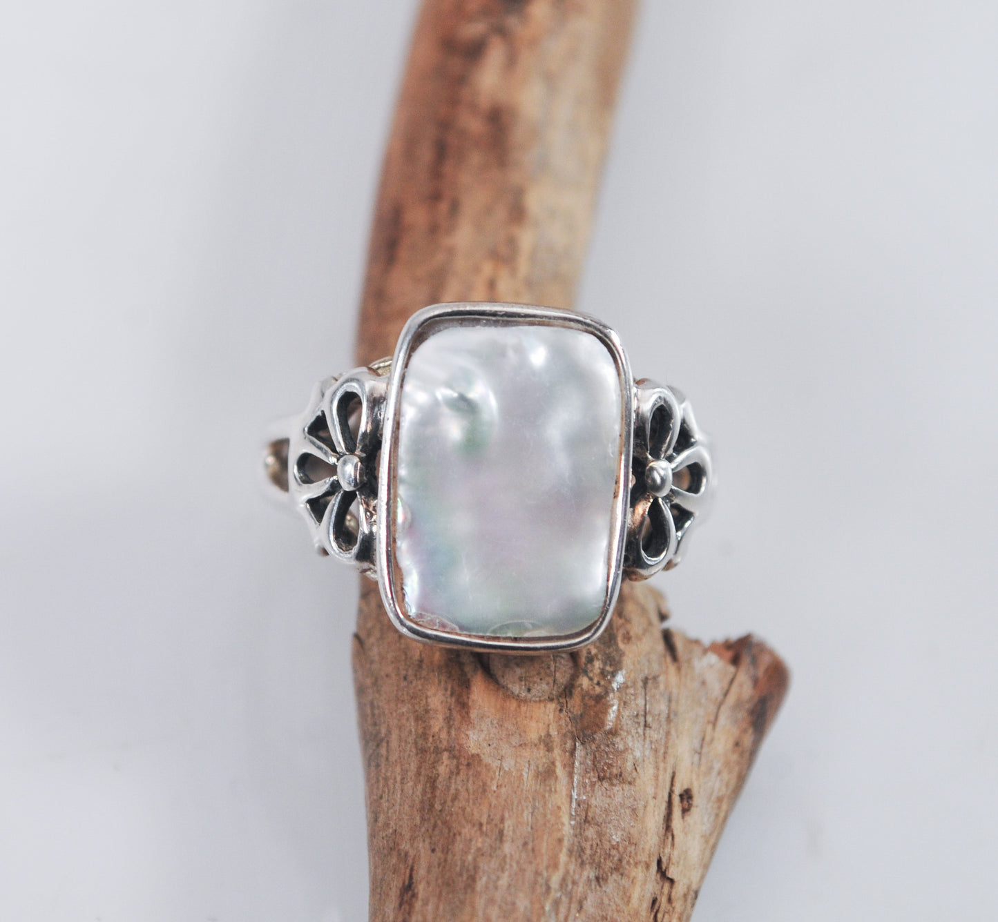 Designer Thailand 925 Sterling Silver Mother of Pearl Ring