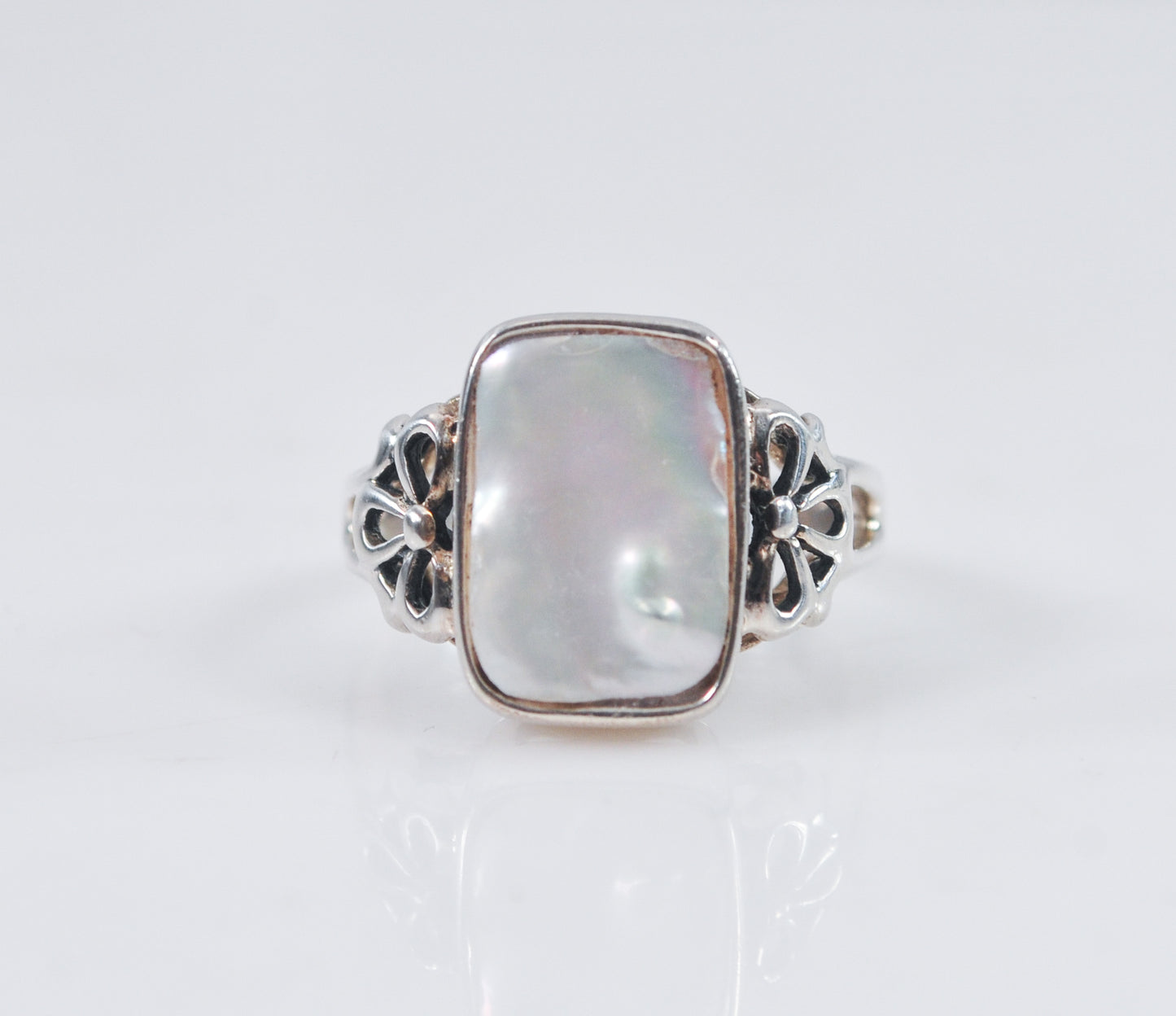 Designer Thailand 925 Sterling Silver Mother of Pearl Ring