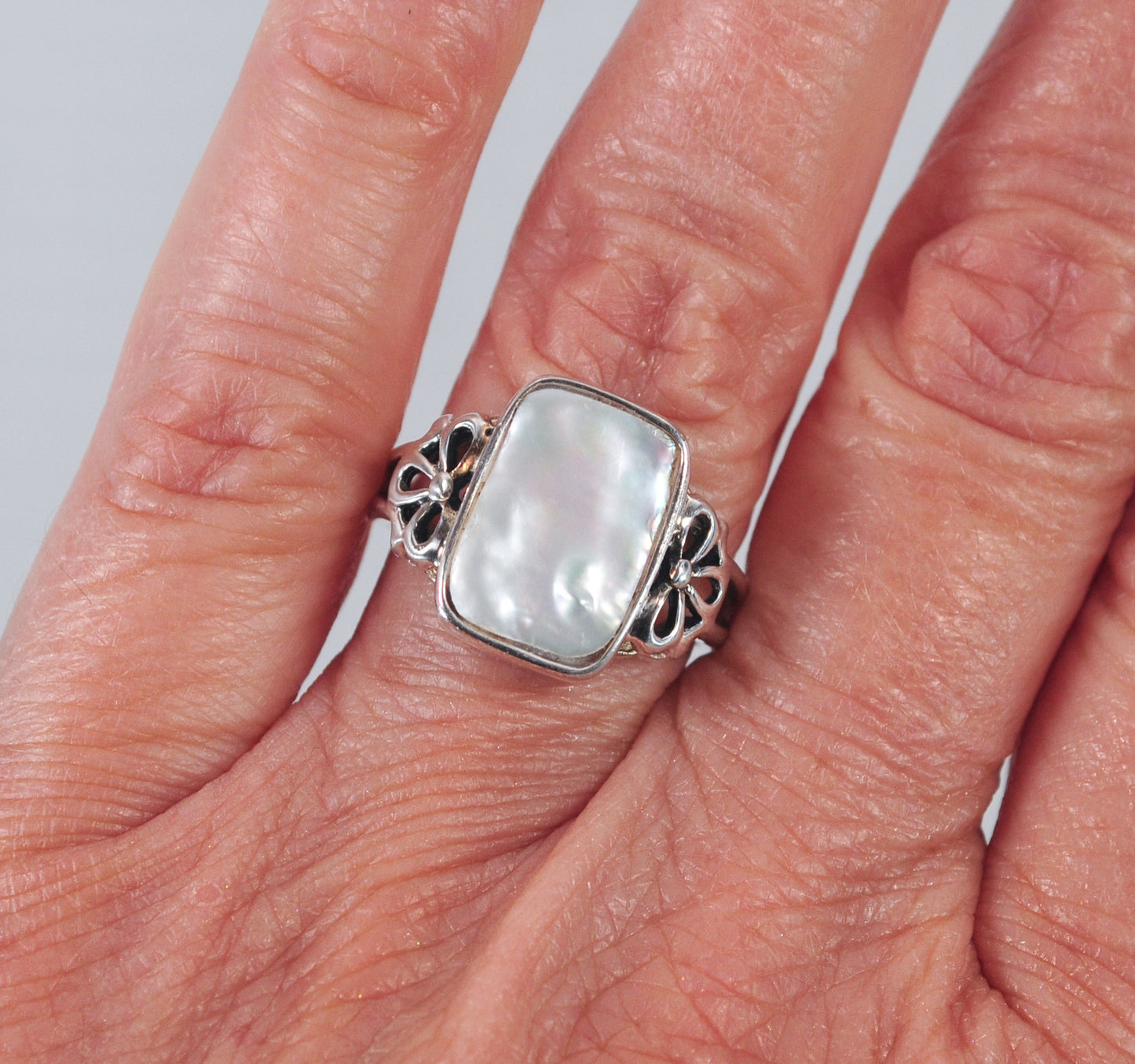 Designer Thailand 925 Sterling Silver Mother of Pearl Ring