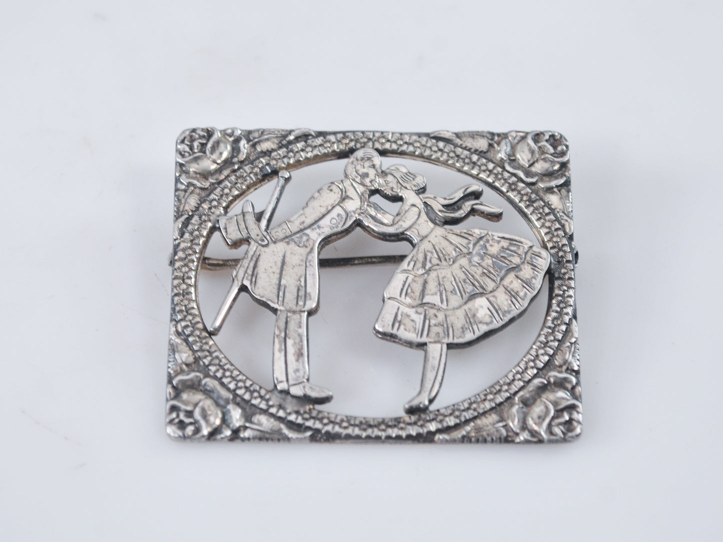 Vintage Sterling Silver Kissing Couple Brooch