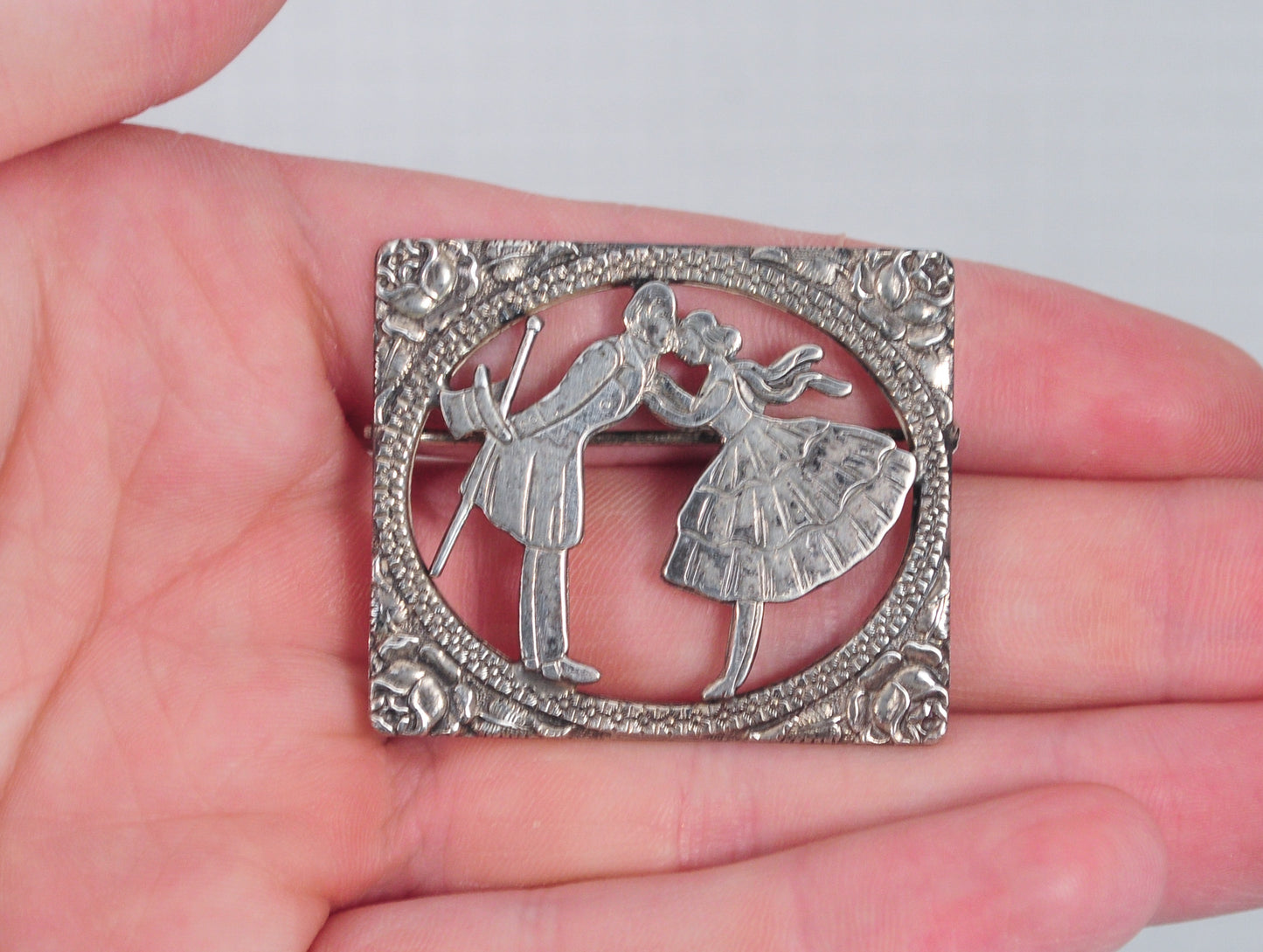 Vintage Sterling Silver Kissing Couple Brooch