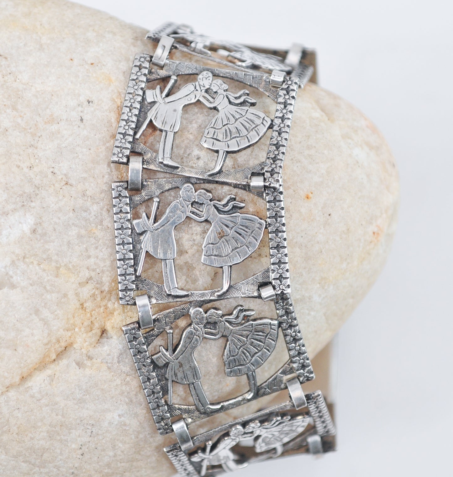 Vintage Sterling Silver Kissing Couple Panel Bracelet