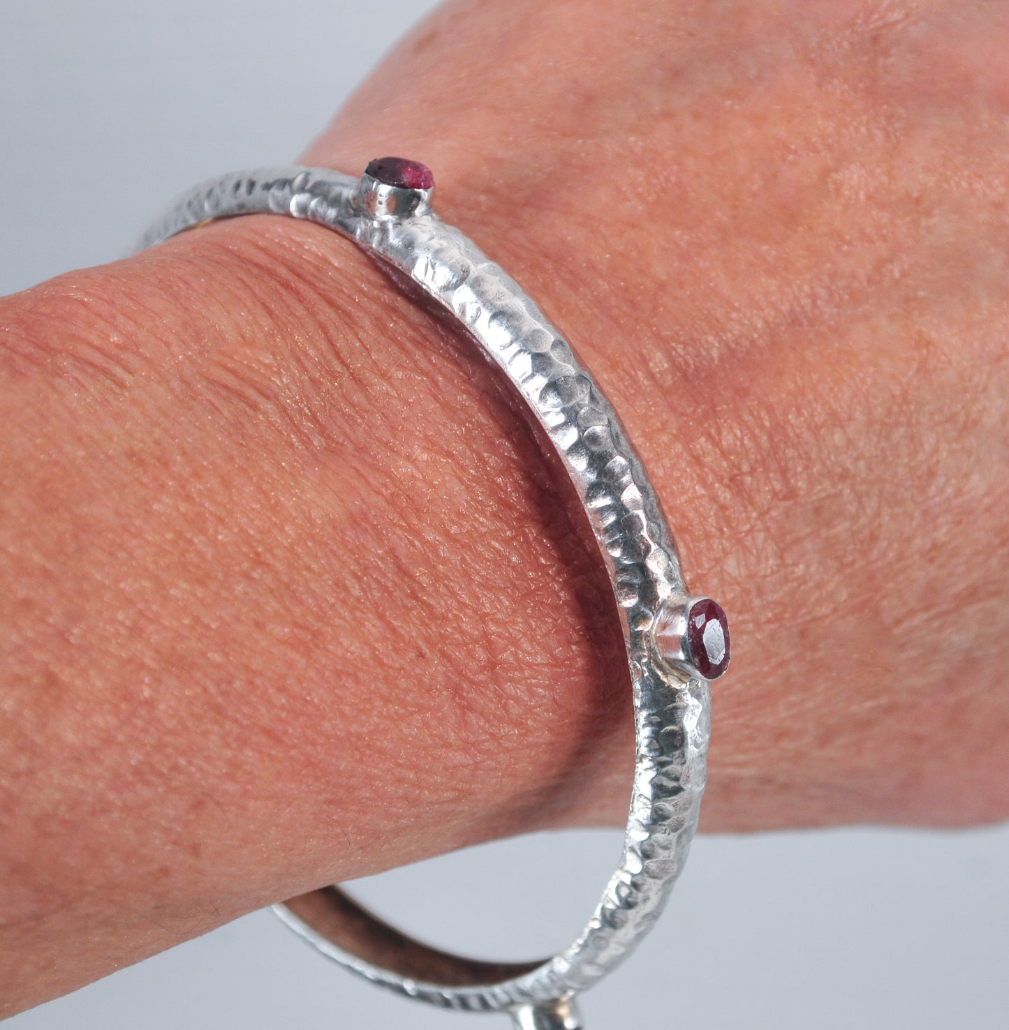 925 India Sterling Silver Hammered Station Bangle Bracelet