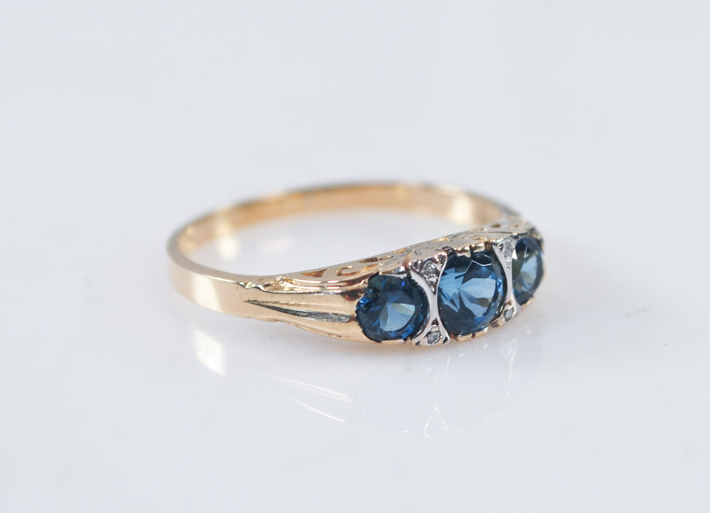 Vintage 14K Gold Blue Zircon Ring