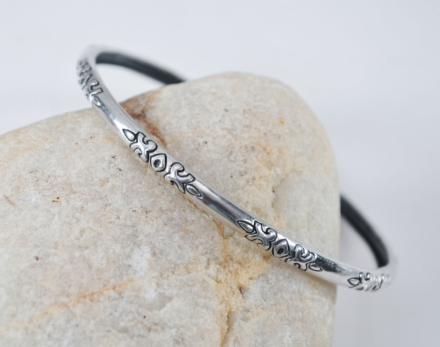 Silpada Sterling Silver Hugs and Kisses Bangle Bracelet